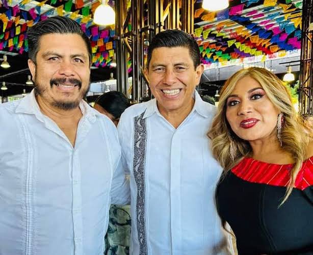 LagarrapataS22's tweet photo. La golpiza a Adalberto Medina Casas director administrativo y financiero del @COBAO_GobOax por parte de la mafia que se adueñó de la institución educativa, exhibió la escandalosa corrupción en la dependencia por parte de la familia de la @doctoravero a pesar de las múltiples 🧵 https://t.co/Jx1NK2vnmL