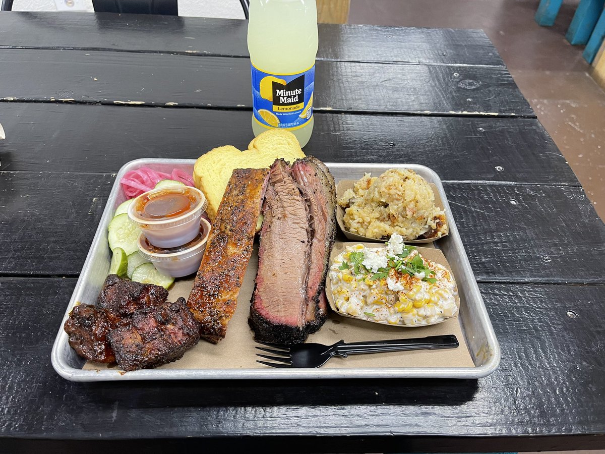 One thing I don’t play about is MY BBQ!!! #ButtersBBQ in Sinton TX is definitely a MUST stop LAWWWWDDDD JESUS!!!! 🍗 🐖 🐂