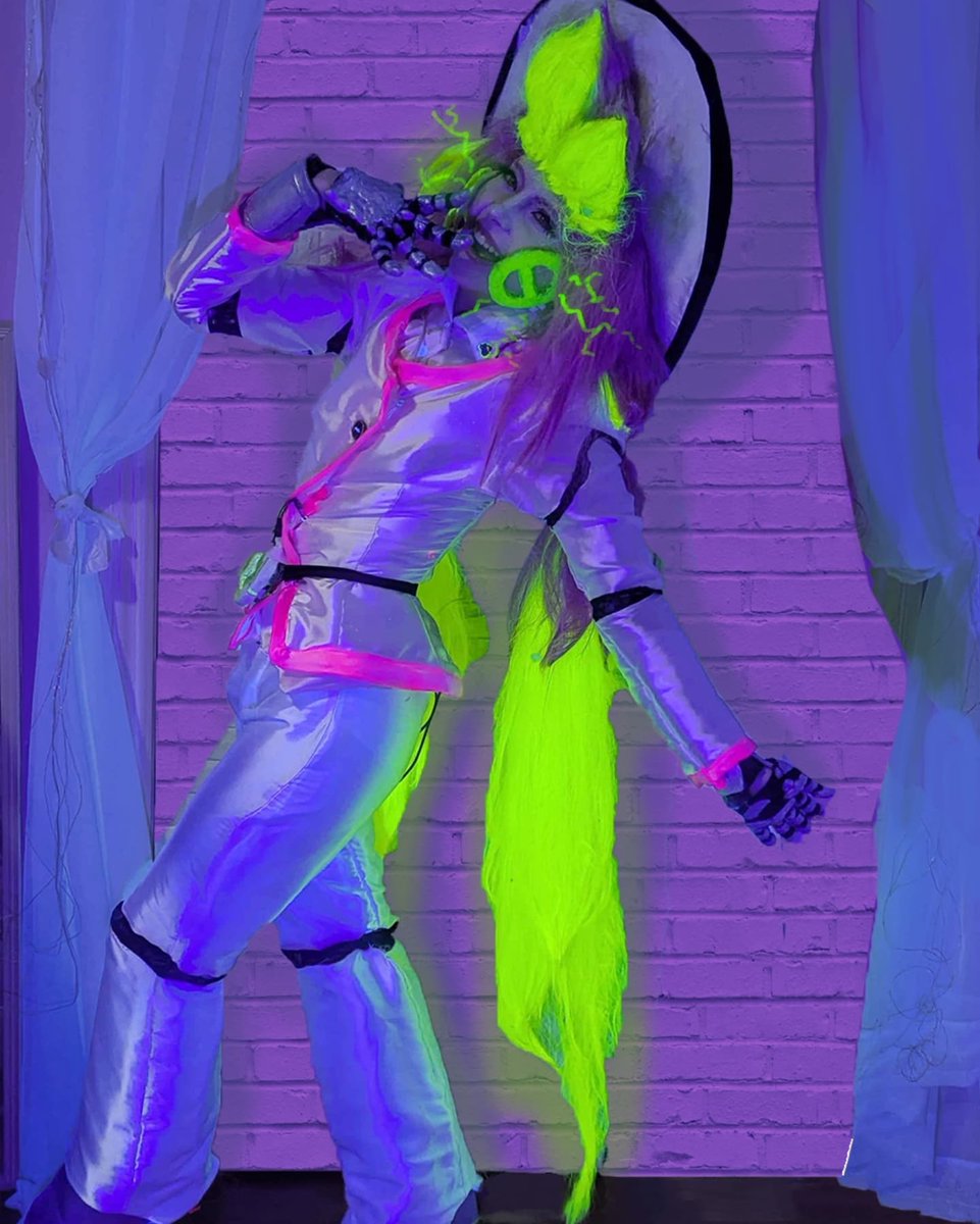 fug0th's tweet photo. After 140 hours of work my yoomtah remake is complete! (Yt build video below) #epitheterased #cosplay https://t.co/2PN7Om24gk