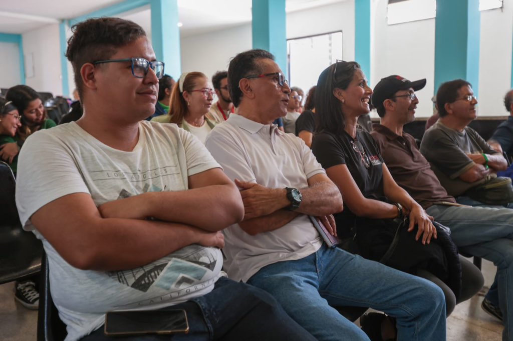 Iniciamos el tercer capítulo del Festival Mundial Viva Venezuela, mi Patria querida, con la reinauguración del auditorio del histórico liceo Coto Paúl, en #Barquisimeto, que sirve de sede a la Universidad Nacional Experimental de las Artes <a href="/CulturasUNEARTE/">UNEARTE</a> en la capital larense.