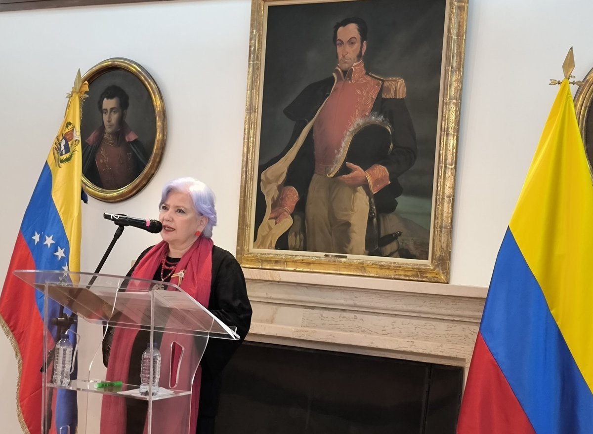 EmbVeColombia's tweet photo. 5Jul🇻🇪 En el marco de los 213 aniversario de nuestra Independencia, la Senadora Gloria Flórez, enalteció la hermandad histórica entre Venezuela y Colombia. "El 5 de Julio lo celebramos como propios, porque somos hermanos"
Venezuela Soberana 
#AyerHoyYSiempreIndependientes https://t.co/9tmNe8QAdL