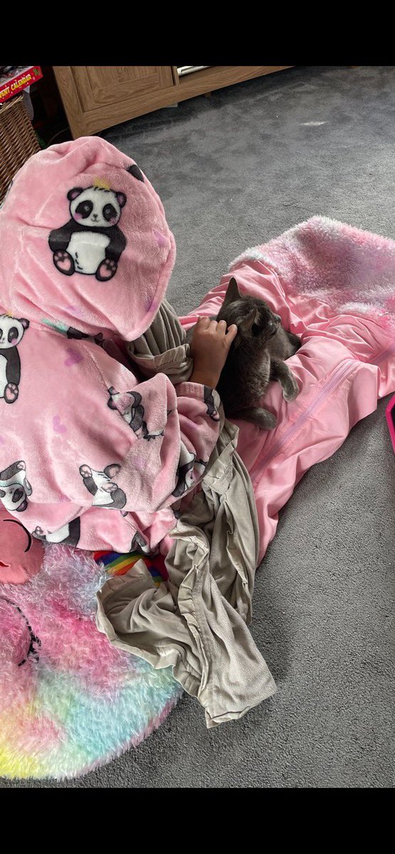 emilym0333's tweet photo. 💛Lost Blanket💛
My little sister lost her special blanket in Glasgow airport last week- (28/06/24)- she is devastated and it hasn’t been handed in to lost property sadly.
We were told to post on here in the hopes somebody has it safe! Thank you💛
@GLA_Airport https://t.co/TTXhMkOuMq