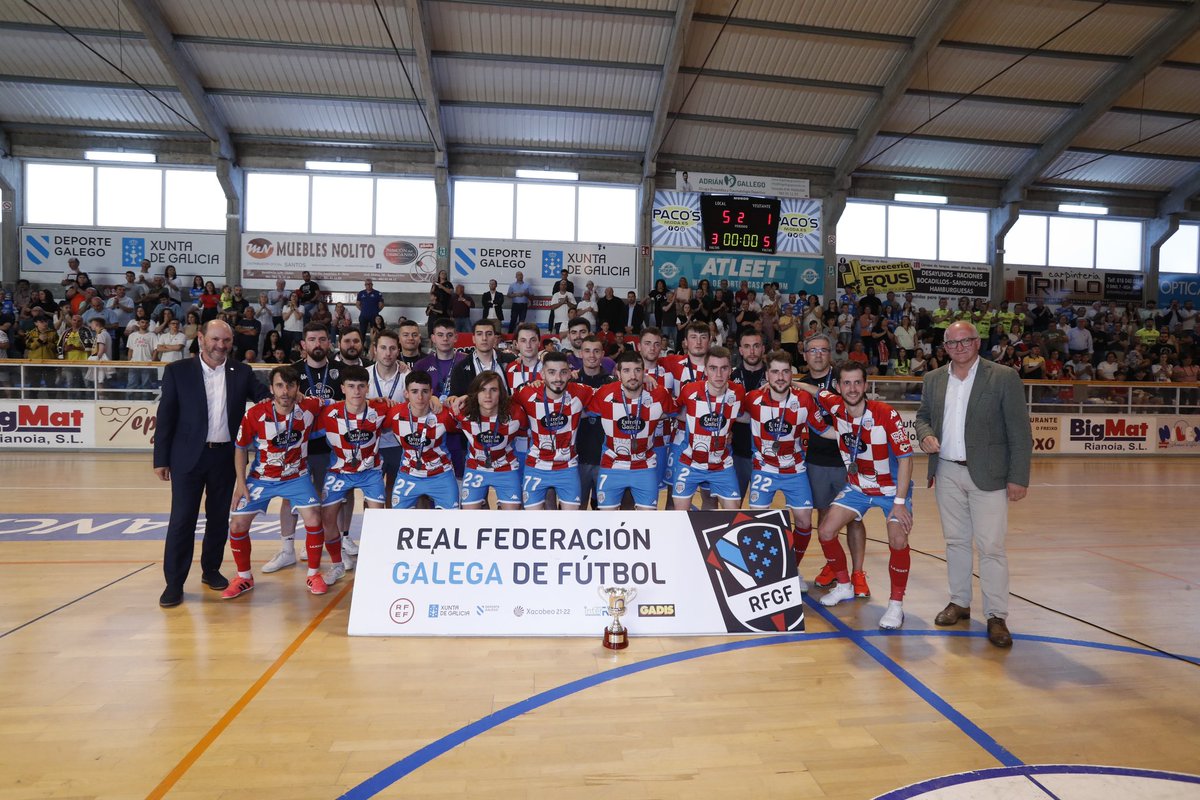 AntonioDiz9's tweet photo. Quiero agradecer al club por entender mi situación y por, junto a mis compañeros, miembros del cuerpo técnico y afición, haberme permitido volver a vivir días inolvidables en el Municipal. 

Gracias a todos, ¡os deseo lo mejor! 

#LugoSalaNuncaSeRinde 💪🏼🖤💛

(2/2) https://t.co/fNKn6uFYpl