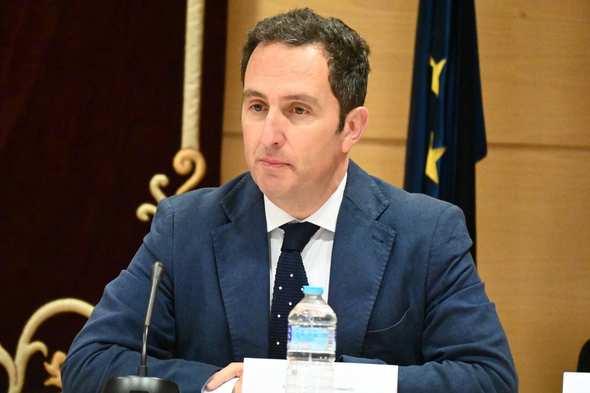 📚 ¡Seguimos con los cursos de verano! 

🔴 Esta vez ha sido el turno de ‘Derecho de familia de la edad que viene’ tratando temas como la diversidad familiar, la Ley Trans, los vientres de alquiler o la ruptura familiar.