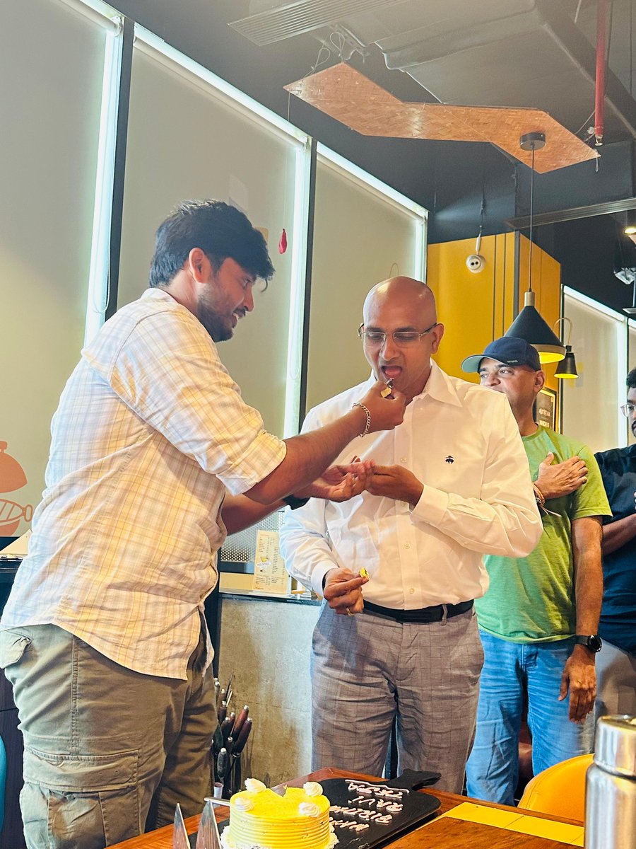 Leap360CRM's tweet photo. Friday vibes! CEO Ramesh Raavi joined us, boosting spirit & connection. Cheers to more moments like this!
#LEAP360 #Fridayfun #FridayVibes https://t.co/IDQlROTAFy