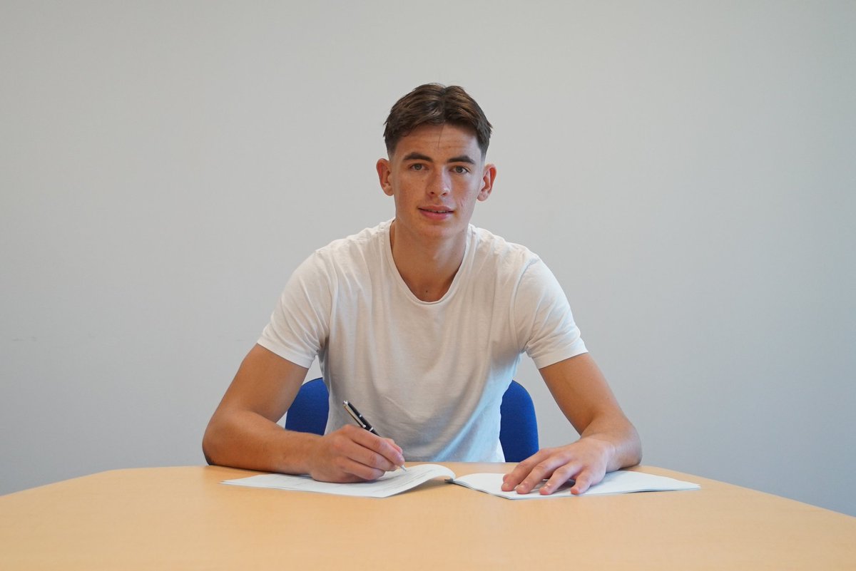 Delighted to have signed my first professional contract with <a href="/ReadingFC/">Reading FC</a>.    Hard work continues!
