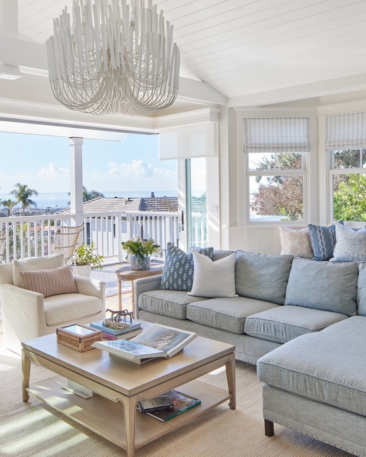 LaylaGrayce's tweet photo. Breezy blues and coastal charm make this living space a true paradise. 🌊⁠
⁠
⁠Thank you for the inspiration!⁠
Photographer: @jessicajalexander ⁠
Design: @jharkavyinteriors⁠
⁠ https://t.co/LNypYTAJgP