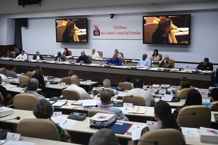 filialmatanzas's tweet photo. Buenos días 🇨🇺🇨🇺!!
🇨🇺Comenzó el VIII Pleno del Comité Central del Partido Comunista de Cuba.
Encabezado por el Primer Secretario del CCPCC y Presidente de la República, Miguel Díaz-Canel Bermúdez.
#PCCCuba
#MatancerosEnVictoria
#CubaViveYTrabaja
#Copextel
#CopextelMatanzas https://t.co/Pp533Ydxqq