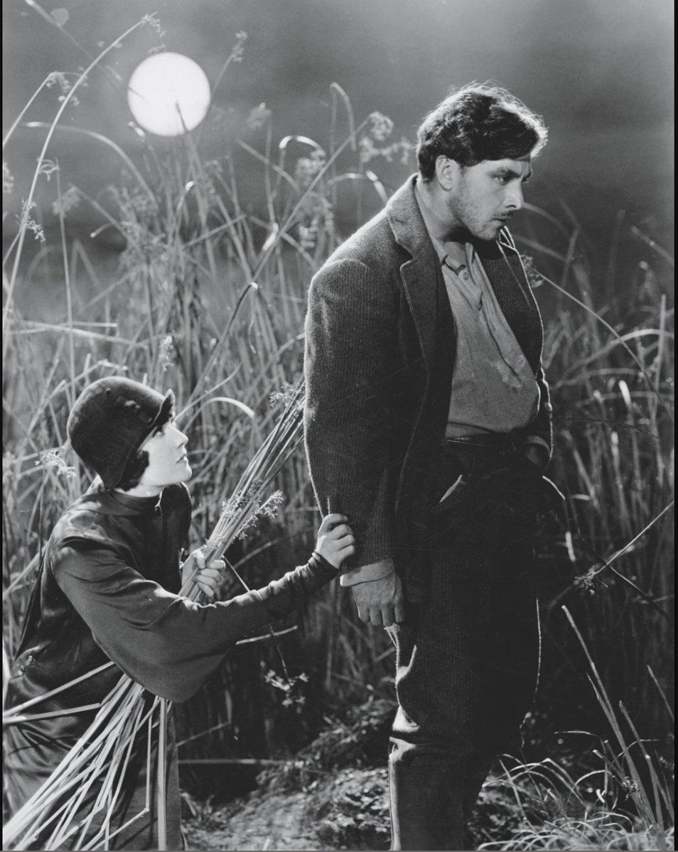 modernistconvo's tweet photo. From 'Sunrise: A Song of Two Humans', directed by F. W. Murnau, 1927. 
#modernism #silentcinema #film #sunrise #fwmurnau https://t.co/njDU91dTK2