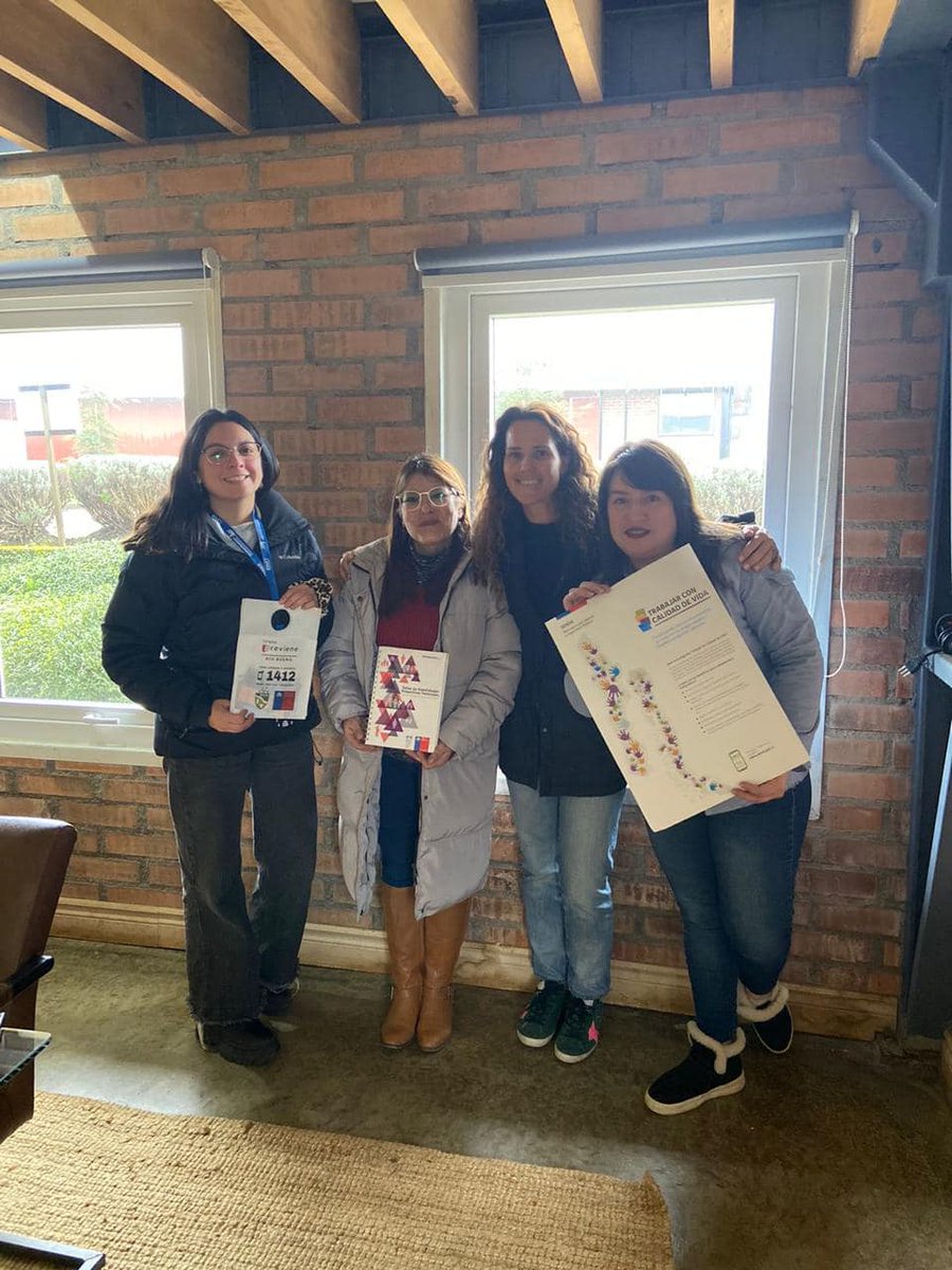 SENDA Previene y Frutos La Aguadase unen en una alianza por la prevención del consumo de drogas y alcohol.📷
En una enriquecedora jornada, nuestro equipo conversó con representantes de Frutos del Aguada para definir estrategias y firmar una carta

#mascomunidadmasprevencion