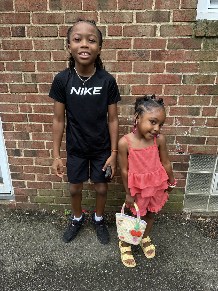 MyHeart_iFollow's tweet photo. He’s her protector but you’d think she’s the older sibling lol #my2❤️ https://t.co/mXGE8hy0H3