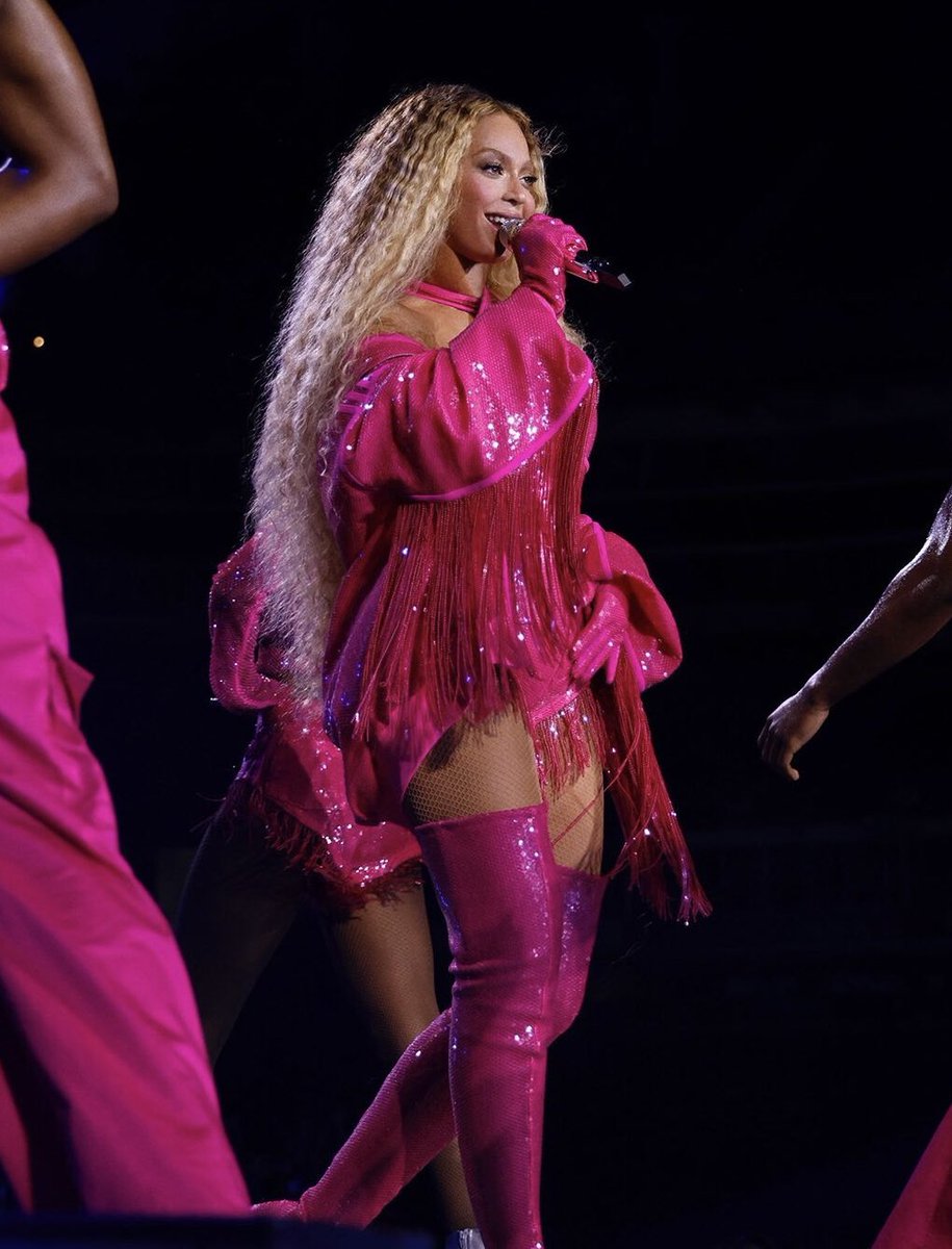 Renaissance Tour Outfits ✮ (@rennyoutfits) on Twitter photo 