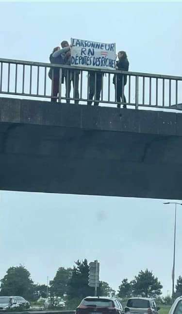 JCLarsonneur's tweet photo. Bravo à la @FranceInsoumise pr ses méthodes anti-démocratiques et ses pratiques diffamatoires. C’est inacceptable, ces gens sont prêts à tout.
Nos concitoyens sont en droit d’attendre un peu plus de respect et de dignité de leurs candidats aux législatives. https://t.co/vaMixlH6E0