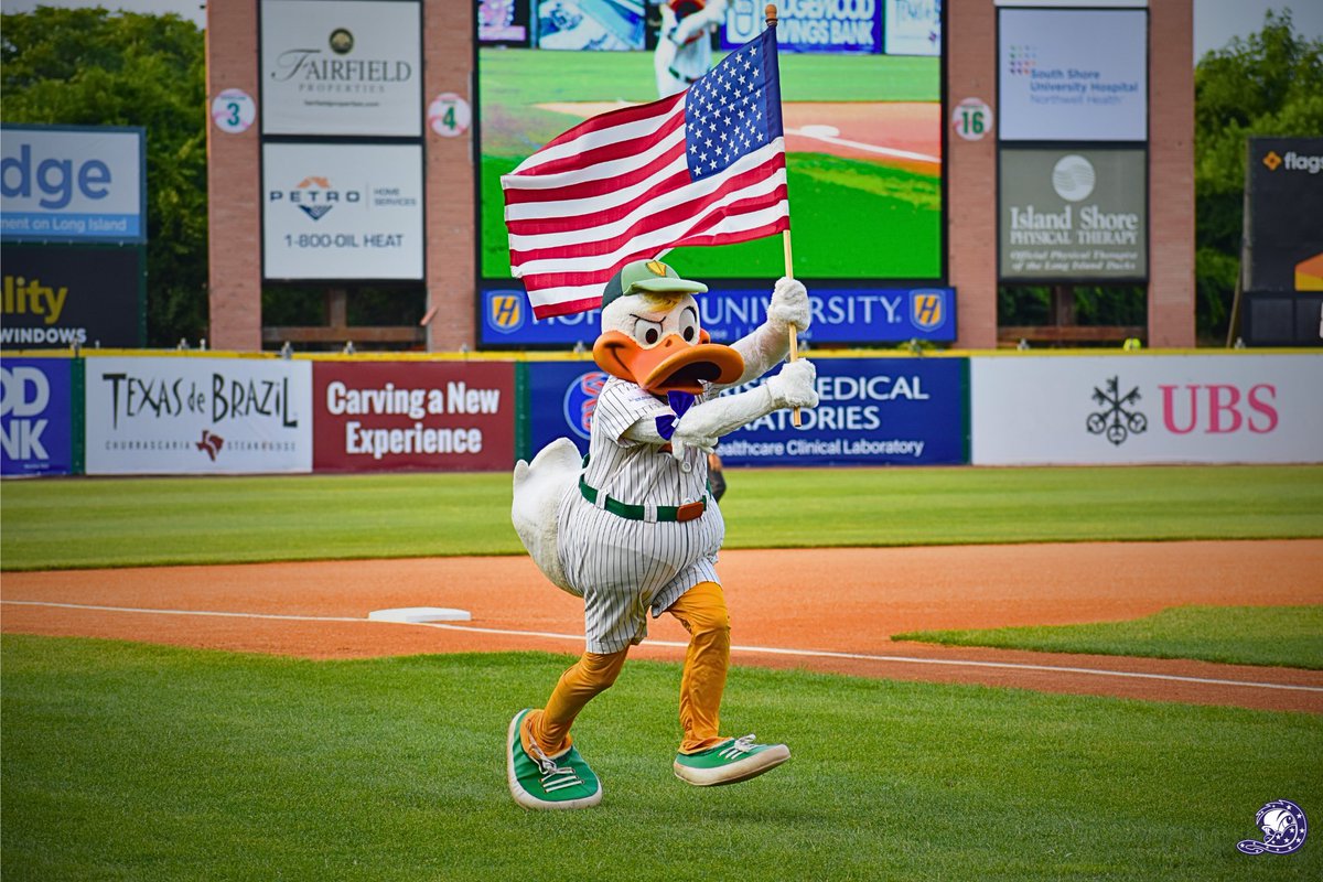 LIDucks's tweet photo. Amazing Fireworks 🎆🎆🎆
19,678 Fans 👨‍👩‍👧‍👦
Series Win 🦆⚾
What a week at the ballpark! 🏟️🇺🇸

#GoodTimesEveryTime https://t.co/nbFGnaOHza