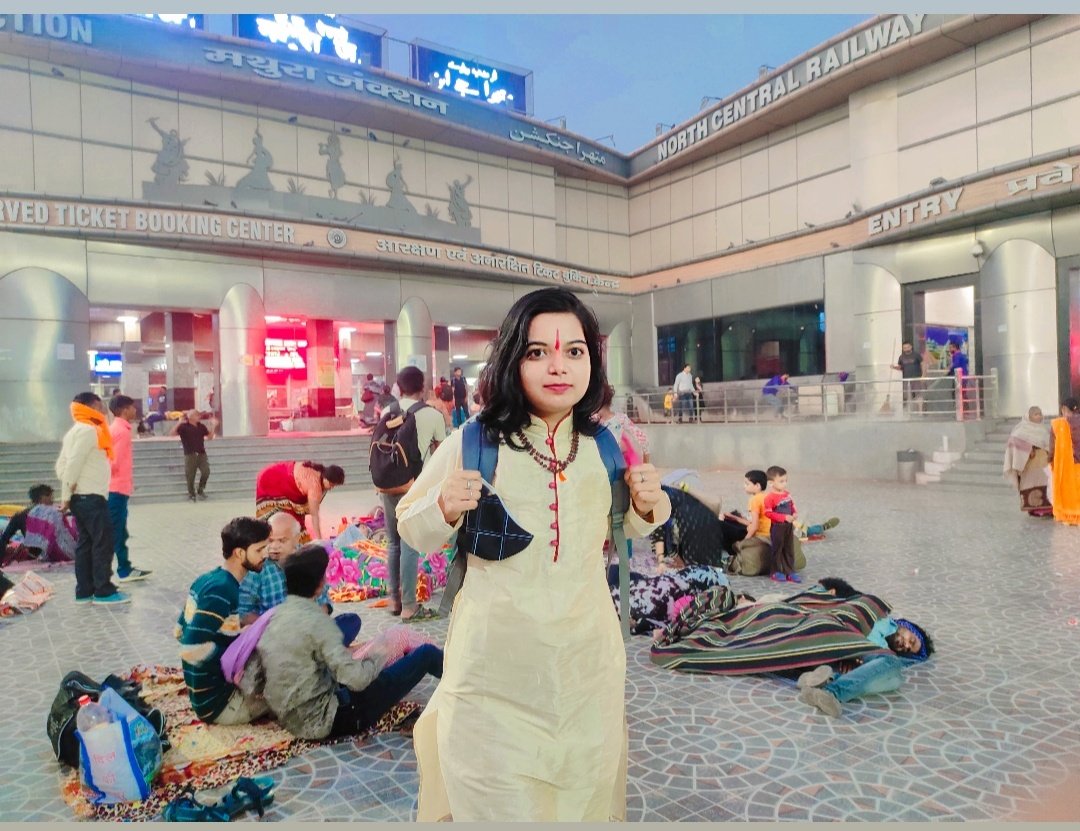 shrijiacharyaa's tweet photo. 🧿 #6Oct2023 🧿 #नादान #व्यक्ति ही #जिंदगी का #आनंद लेता हैं,ज्यादा #होशियार तो हमेशा ही #उलझा रहता हैं!
#BESTPhoto2023 #photoshootmodel #photoshoottime
#Chhutkkiacharya #ShrijiAcharya https://t.co/rnafeQY2zL