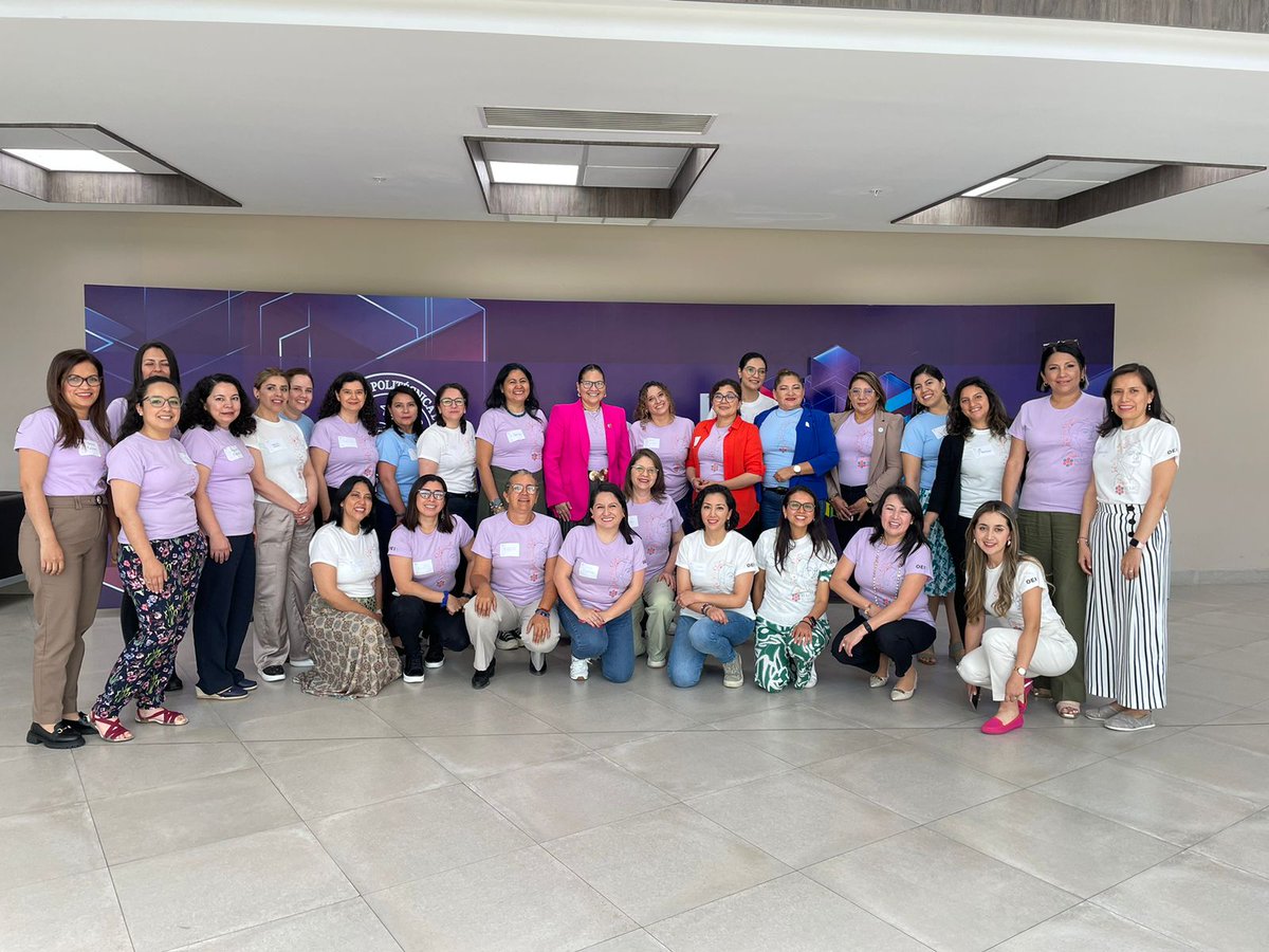 ginambg's tweet photo. Primera Convención Nacional de la Red Ecuatoriana de Mujeres Científicas. Nodo UCuenca @udecuenca presente #Remci #soycientifica #cientificasec https://t.co/XyYmmEwTxF