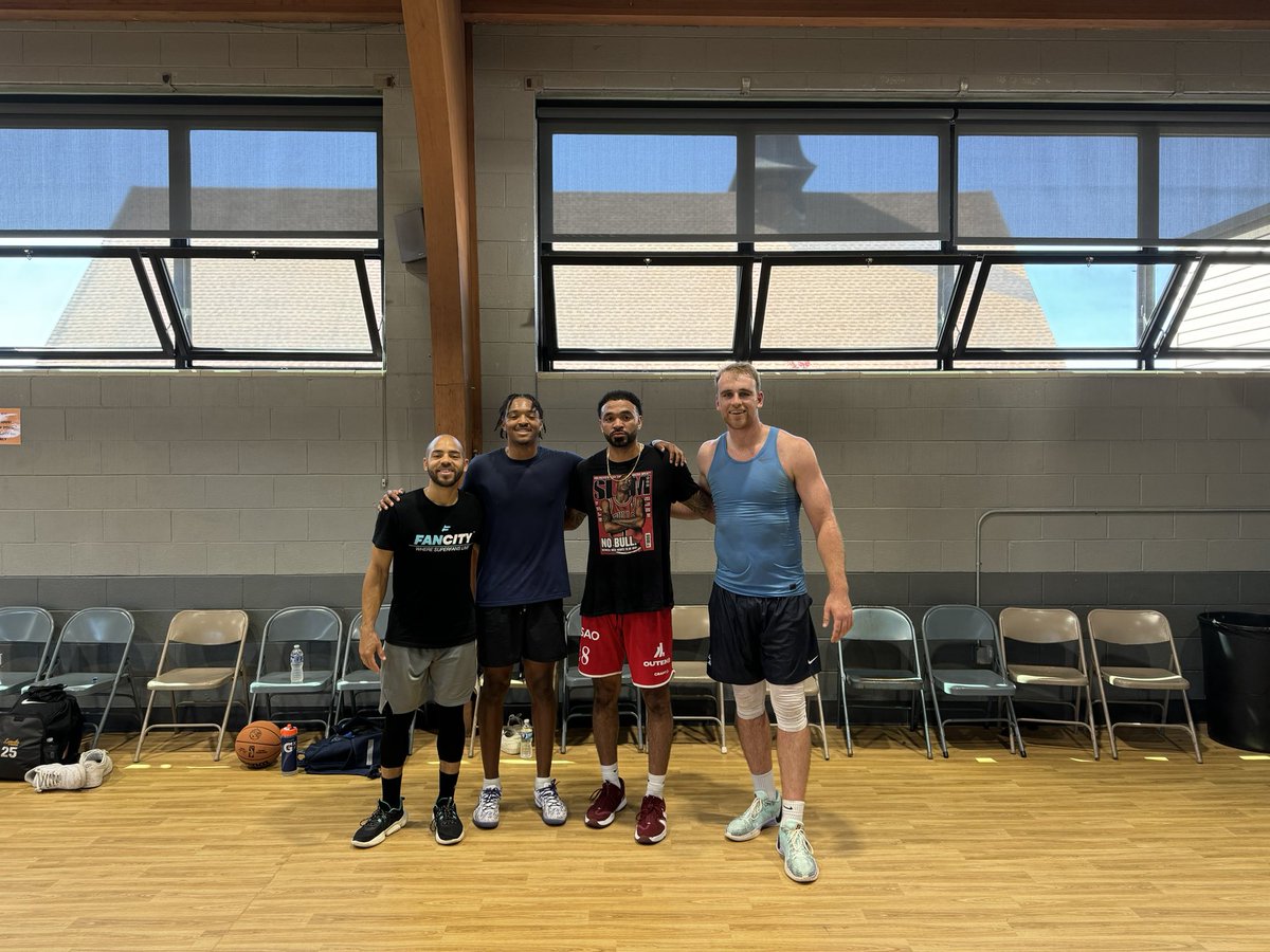 Good work this morning with the pros! <a href="/jeameril_wilson/">Jeameril Wilson</a> <a href="/Niclynch44/">Nic Lynch</a> <a href="/Evant2415/">Evan Taylor</a>