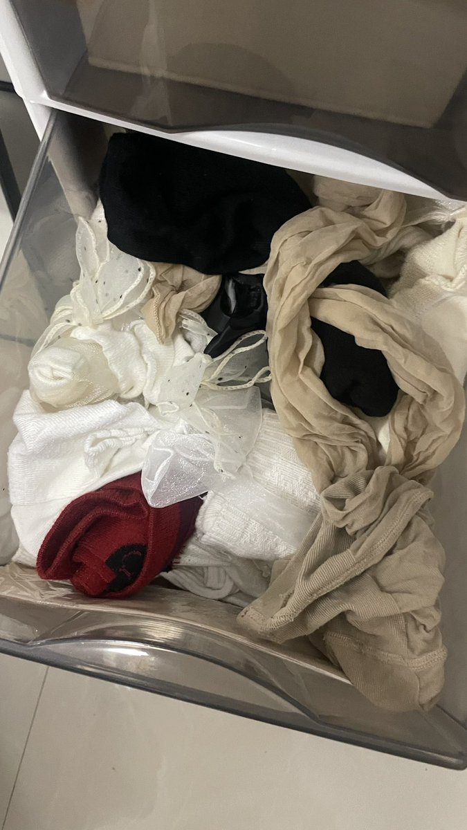 接上次萝莉学妹家里。上次袜子直接秒没了，再整点，转发抽奖送一个。#原味 #女生宿舍
