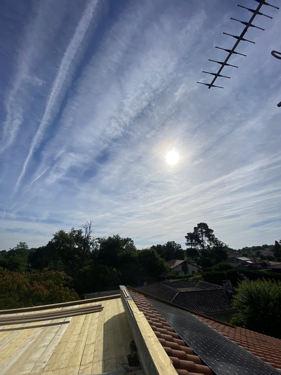 coindat's tweet photo. @ZippoJeje Pareil à bordeaux se matin 1heures de décalage entre les photos https://t.co/mcuPWRYzwc