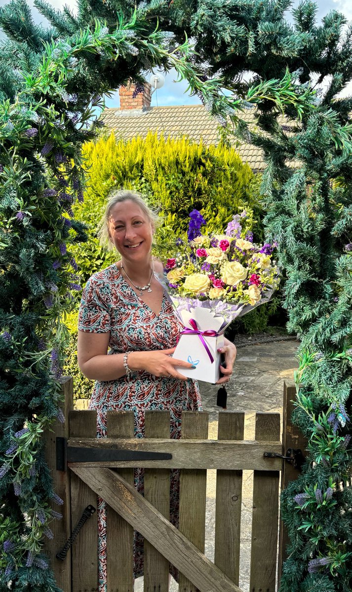 Lincoln_Retreat's tweet photo. A box of flowers from a wonderful guest
Truly blessed πππ #beautifulgesture
#guestdidthis #pleasuretohost #superguests #blessedandthankful https://t.co/4I8cAaNJJP