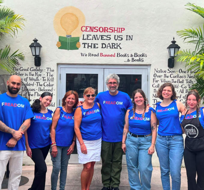 BooksandBooks's tweet image. Rocked our #FREADOM tees for a bookish celebration this 4th of July! 🇺🇸📖