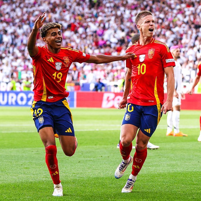 JacobSomo59563's tweet photo. The two young lads combine to score for #Spaintickets 
#Yamal and #Olmo https://t.co/bhPxW9T4MW