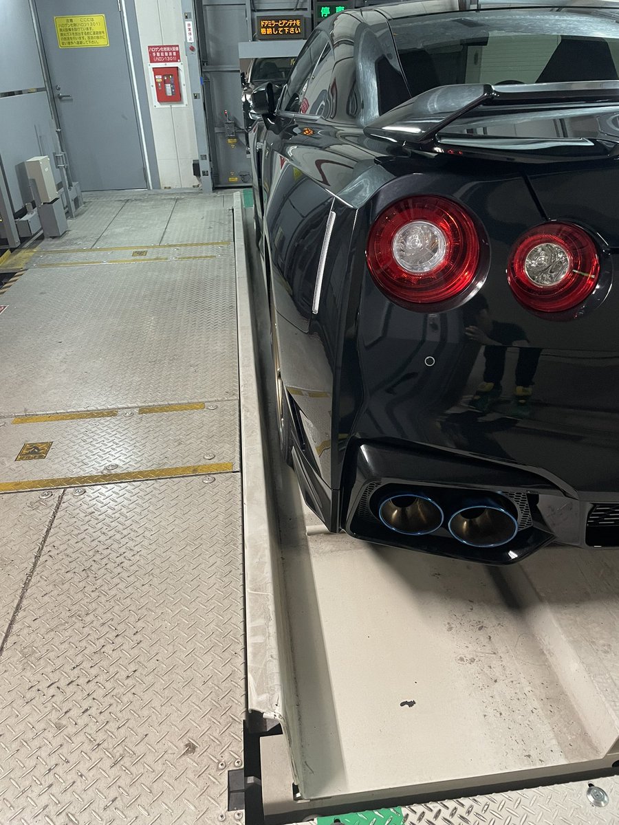yamaDa_Smariner's tweet image. 係員さん居ない時の入庫いつもヒヤヒヤしてる

#GTR
#R35
#tspec