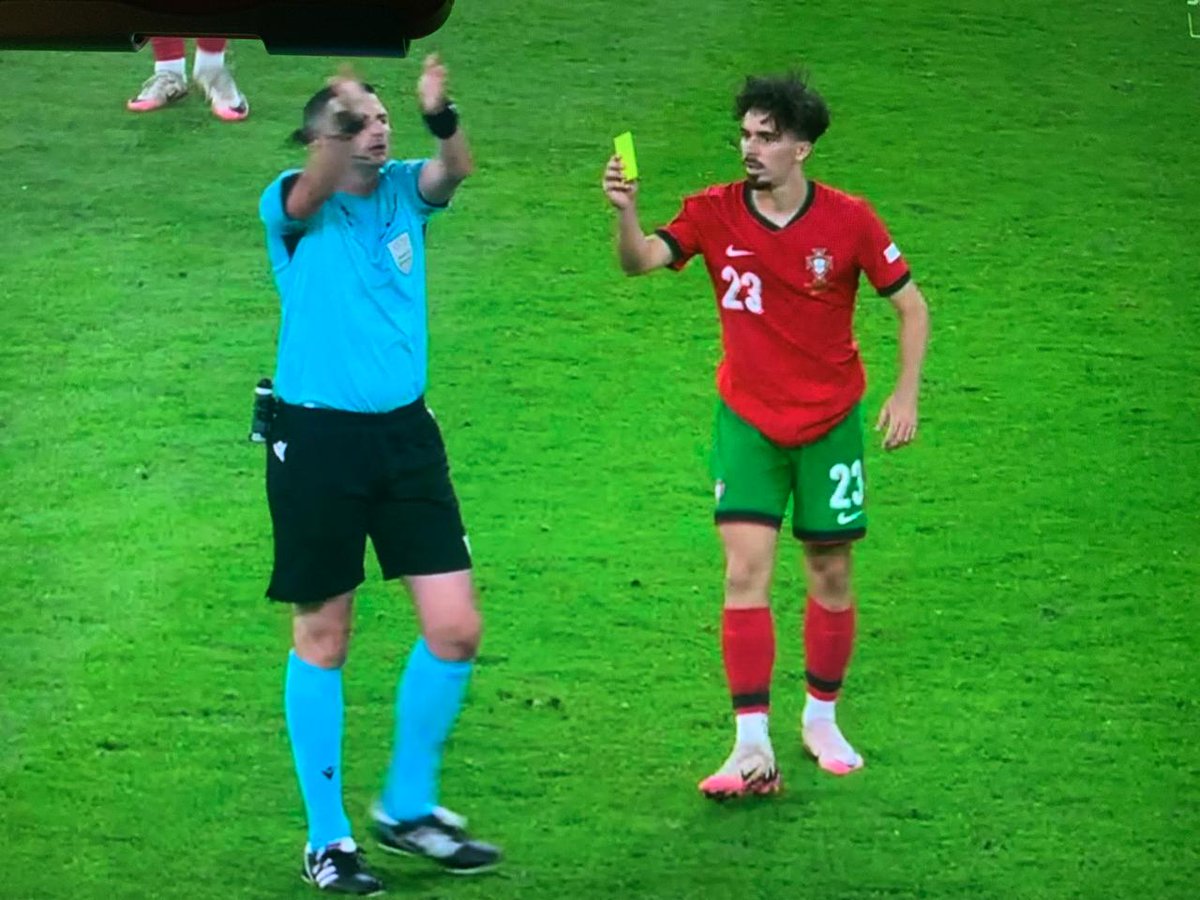SirCouchbag's tweet photo. Yo wtf the player just gave the ref a yellow #PORFRA https://t.co/hksjfZRxxG