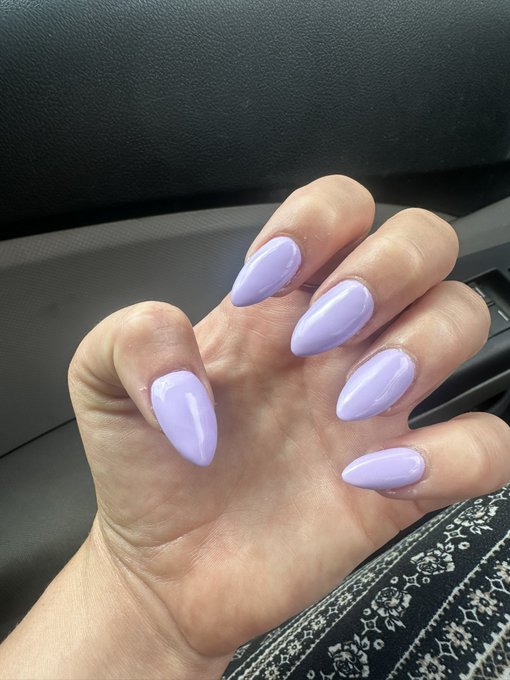 got my nails done to match her harness :) https://t.co/hz3EwUwGaz