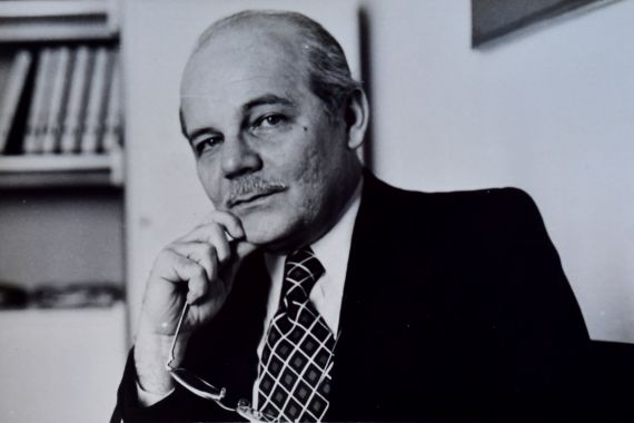 joaopaulodopt's tweet photo. O escritor pernambucano Osman Lins, autor de “Lisbela e o Prisioneiro” e do clássico "Avalovara", completaria 100 anos nesta sexta-feira. Ele foi homenageado em sua terra natal, Vitória de Santo Antão, com o lançamento da revista "Pernambuco/Dossiê Osman Lins" (CEPE). Um justo reconhecimento a um dos grandes nomes da nossa literatura