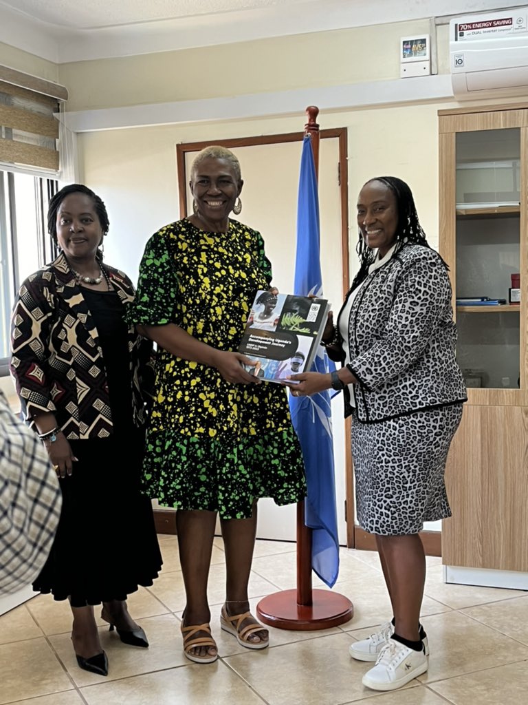 pamdebams's tweet photo. Productive meeting with the UNDP Resident Representative and her Deputy to finalize NDP 4 drafting, forging stronger collaboration for government efficiency and deliberately aiming for double-digit growth. #Partnerships #Progress #NDP4 https://t.co/WmmHYkNnzz