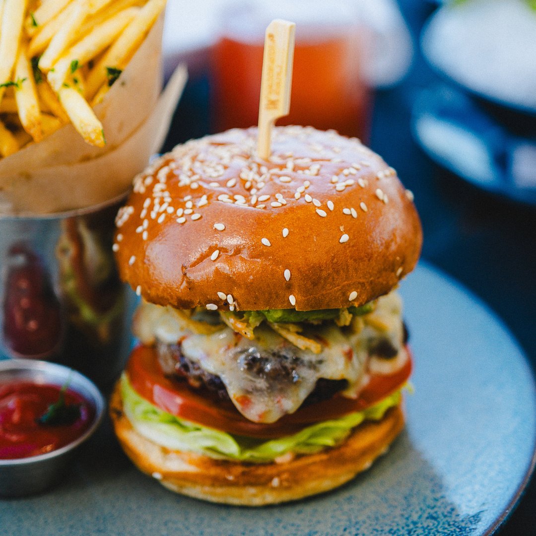 Summer tastes better al fresco! Dive into fresh seasonal flavors at The Rooftop Beverly Hills and make every meal a moment to remember. ✨