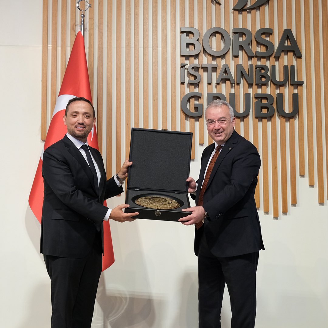 eforcaytr's tweet photo. Borsa İstanbul’da gong bugün, Türkiye’nin en büyük 5 çay üreticisinden biri olan Efor Çay için çaldı!
Halka arz dönemi boyunca bireysel ve kurumsal hissedarlarımıza ve değerli paydaşlarımıza gösterdikleri ilgi için teşekkür ederiz.

#EforÇay #GongTöreni #HalkaArz https://t.co/XtVsrGen28