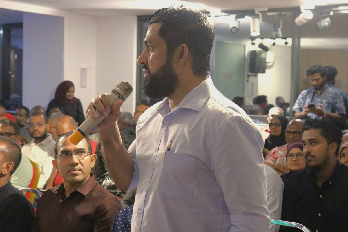 Maaniu18's tweet photo. ރައީސް @prz_ymn ބައިވެރި ވަޑައިގެންނެވި  @PNFront_MV ގެ ޖަލްސާ ގެ ތެރެއިން އަލަށް ޕީއެންއެފް އަށް ގުޅިވަޑައިގެންނެވި ހުރިހާ ބޭފުޅުންނަށް މަަރުހަބާ އަރިސްކުރަން !  #HopeLives #TeamPN https://t.co/0c98bemUIR