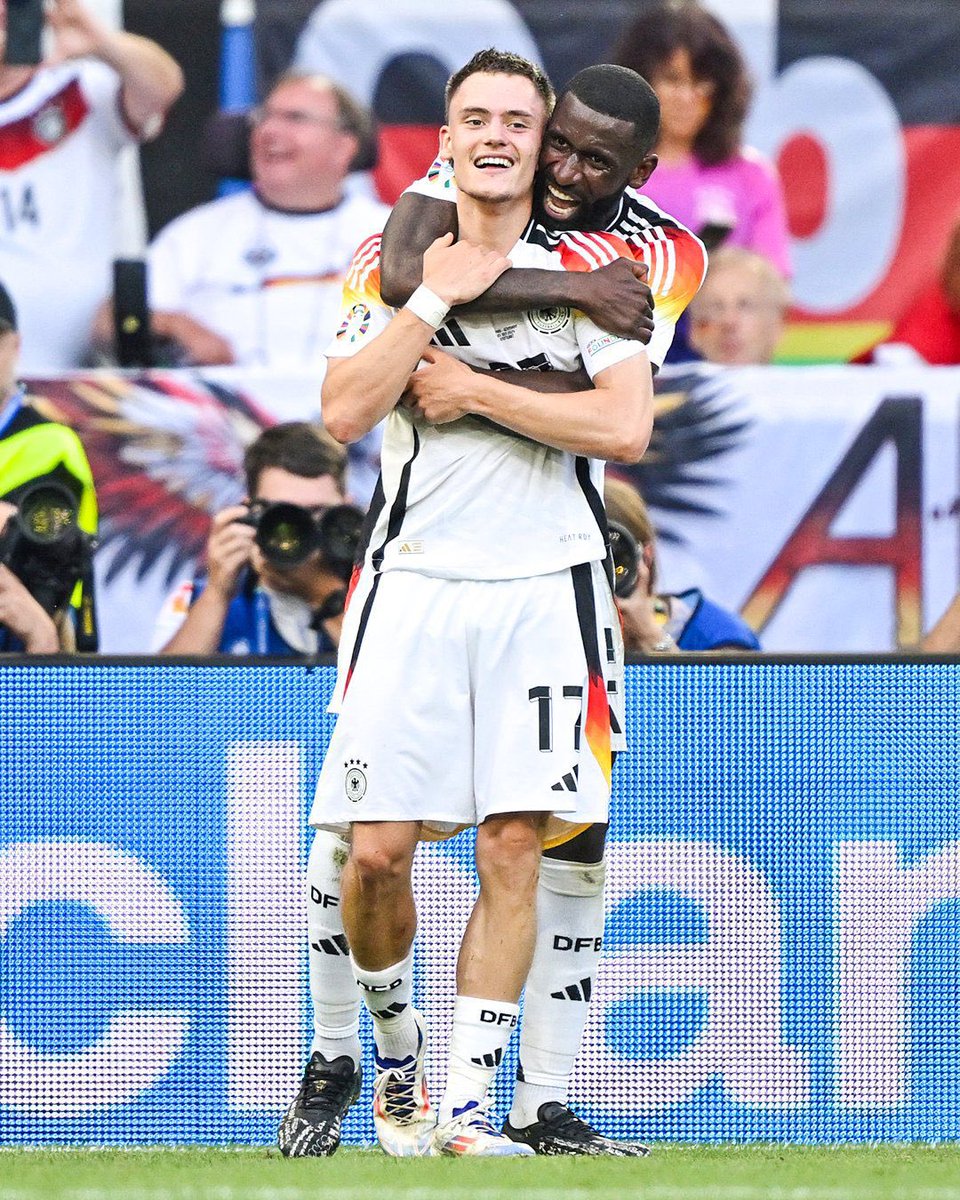 FabrizioRomano's tweet photo. 🕺🏼🇩🇪 20 goals, 20 assists this season for Florian Wirtz! Insane season for him…

…and excellent assist by Joshua Kimmich. https://t.co/tL74KF3s9u