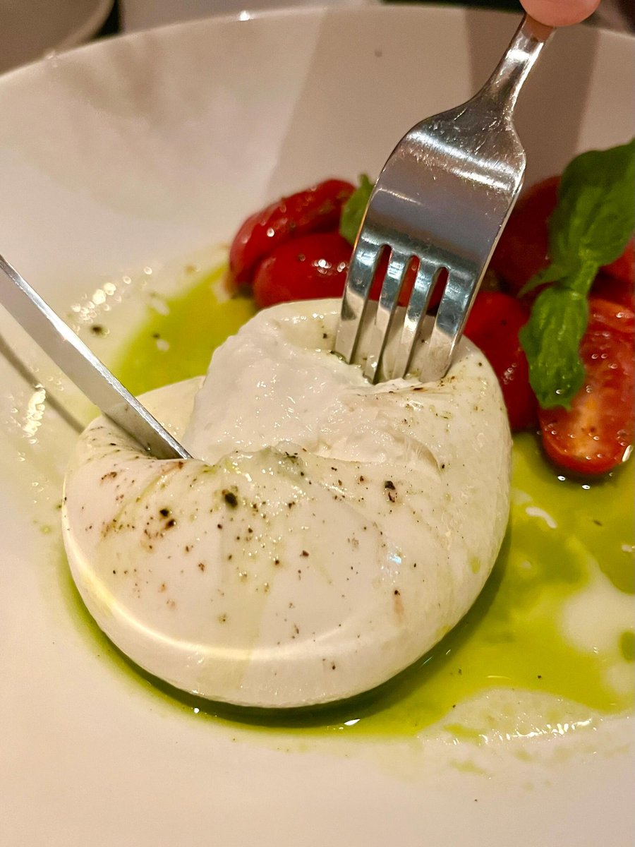IvandraKakomoL's tweet photo. Tonight I had dinner with colleagues at a new Italian restaurant in Covent Garden.🍷 https://t.co/6OzV83qtye