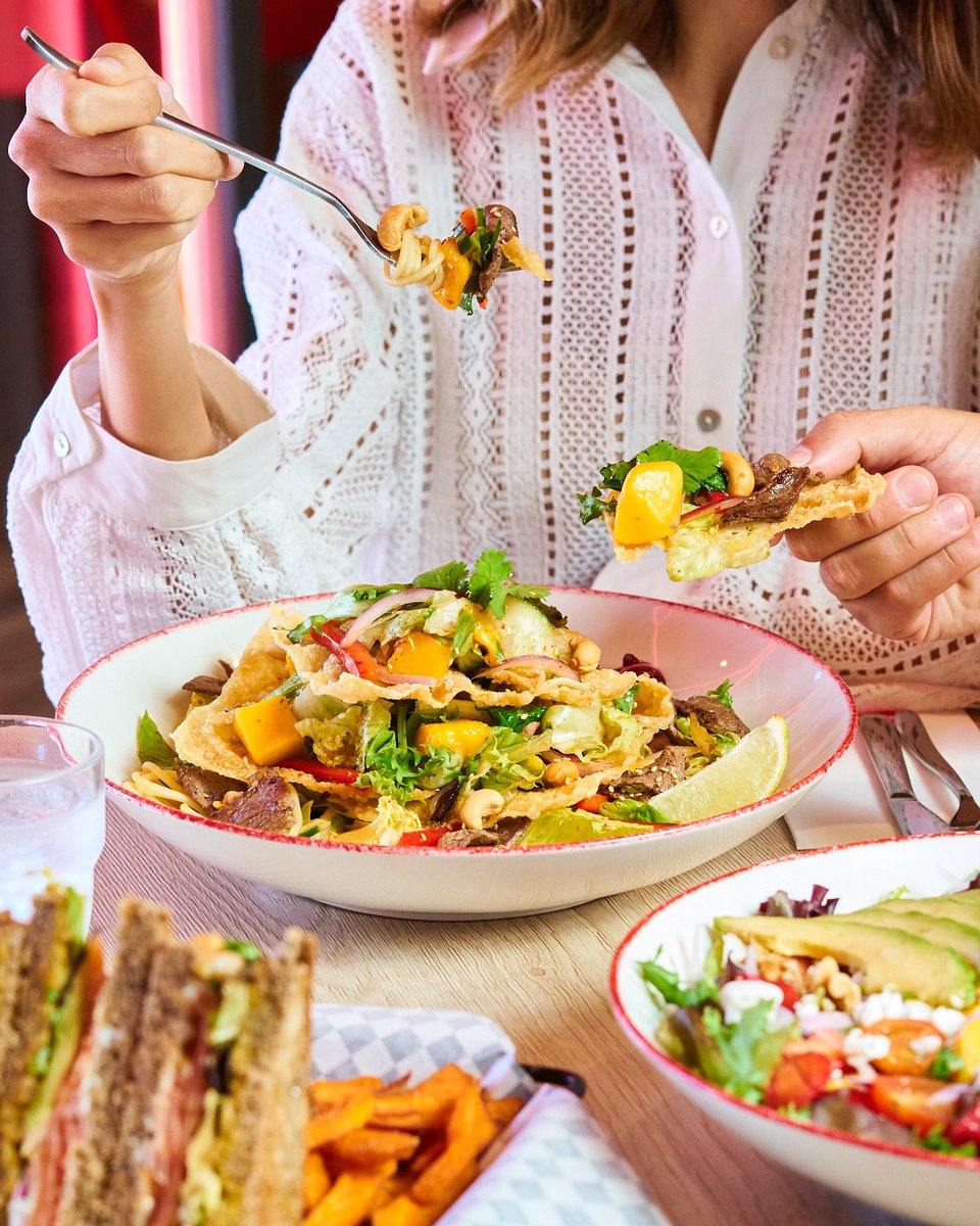 SietePalmasCC's tweet image. 😋¡Novedades muuuy ricas!😋Regálate  un capricho y disfruta en #Vips de sus nuevos #bocatas🥖, el Menú Brunch🍳, la irresistible ensalada Waikiki🥗, las nuevas meriendas con #BananaSplit 🍌 o Sandwich de #Nocilla🍫. Todo esto y mucho más te espera en planta 1 de #SietePalmas.🥤⛱️