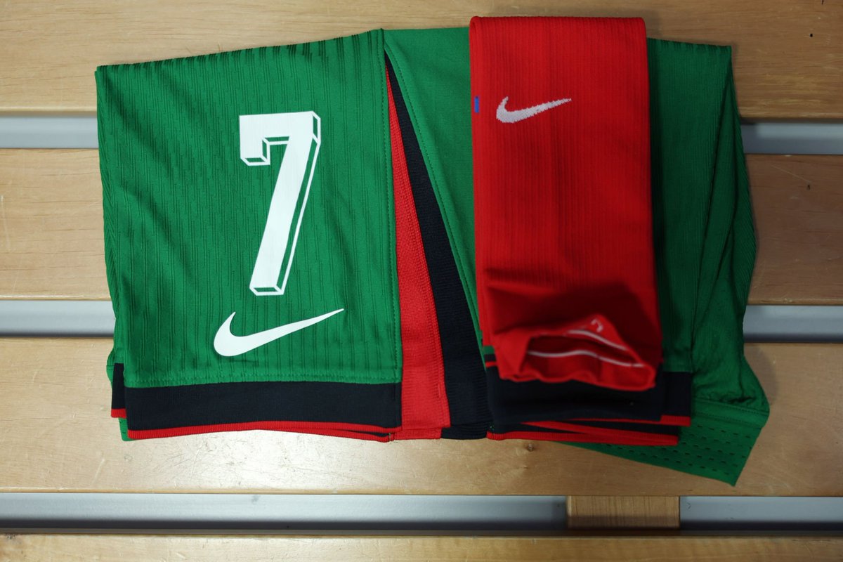 ShuffleFC's tweet photo. ❗

CRISTIANO's kit and boots are READY.

https://t.co/vcD0r0FxhZ