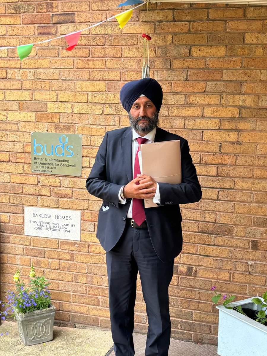 gsjosan's tweet photo. Elected early this morning as Smethwick’s new MP and held my first surgery this evening.

Begin as we mean to carry on👍 https://t.co/BLBust0OhJ