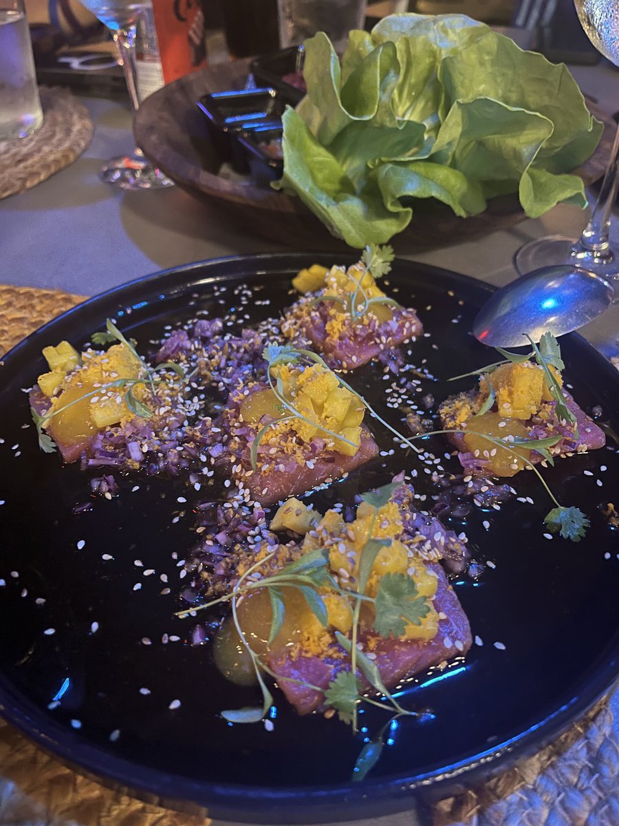 Feliz de reencontrarme con mis amigos Nino y Geraldine, siempre a la vanguardia de la gastronomía en Casco Antiguo 🇵🇦. Tras el éxito de Santa Rita, ahora comida panameña fusión de primerísimo nivel en Aya la Vida. Imperdible !