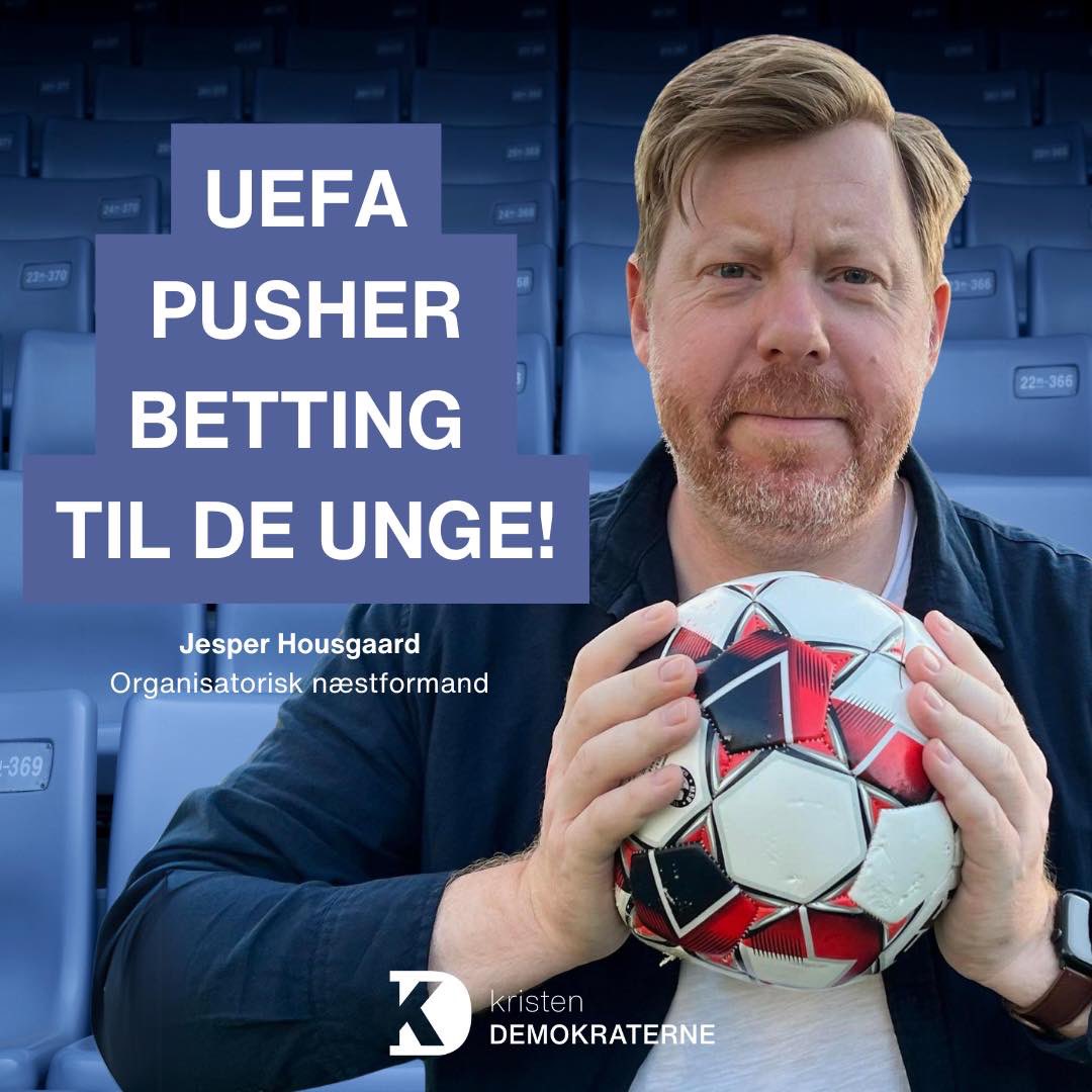 KD_politik's tweet photo. Når sommerens EM-slutrunde i disse dage løber af stablen i Tyskland, er det desværre ikke kun de sportslige præstationer, der vil tiltrække opmærksomhed. Mange vil også bemærke de fremtrædende sponsorer fra betting-industrien, som har fundet vej ind i næsten alle aspekter af sportsverdenen. Konsekvensen er, at unges brug af pengespil er i stigning, hvilket er uacceptabelt.

Hos KristenDemokraterne mener vi, at denne udvikling er dybt problematisk. Vi ser med stor bekymring på, hvordan betting-reklamer er blevet en fast del af sportsbegivenheder, og hvordan dette påvirker vores unge.

Jesper Housgaard, organisatorisk næstformand, har skrevet et indlæg om emnet, som du kan læse i sin helhed her: https://t.co/sd3B67M634
#dkpol #ESPGER #EURO2024 #EURO #betting #dksport @ludomani