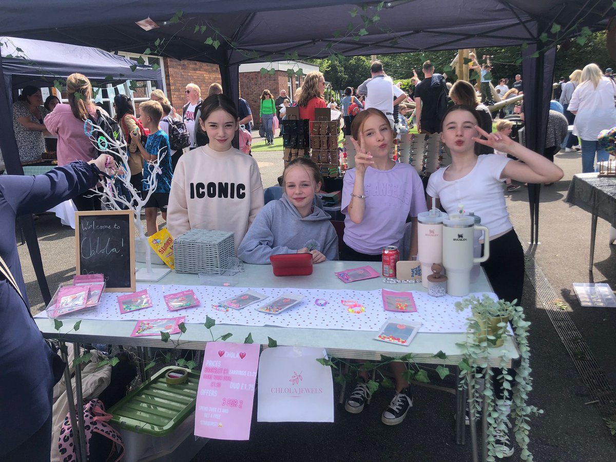 So proud of these little entrepreneurs! They did an amazing job at the school fair and almost sold out of bracelets!! Thanks <a href="/PtaWoodlands/">WoodlandsPTA</a> for letting them have a stall. @Woodlands6BS I’m sure they’ll tell you all about it on Monday x