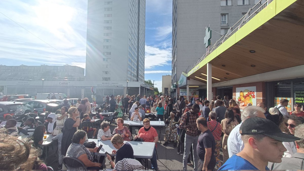 ClementPecqueux's tweet photo. Incroyable mobilisation à Champigny pr soutenir la candidature de @LEGERJulien94 sur la 5e circonscription du Val de Marne ! 

Une énergie immense des habitants de Bois l'Abbé pour porter le changement, l'espoir, la solidarité. Bravo Julien !

Votez #NouveauFrontPopulaire ! https://t.co/hmy5PljJtF