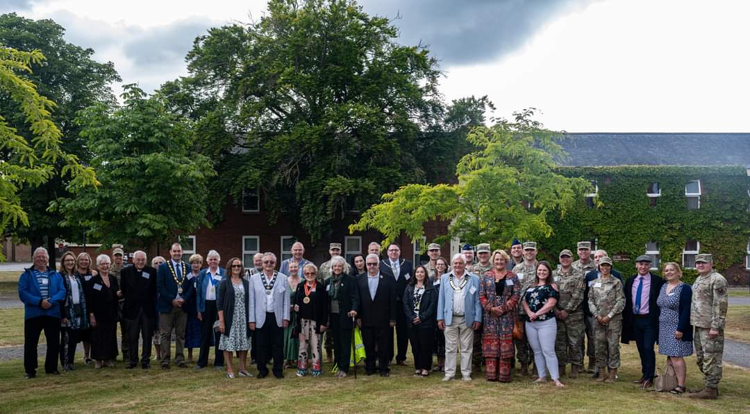 Strengthening community ties! 🌟🤝

Local government Mayors and Council members enjoyed a warm welcome at #RAFMildenhall for this year’s New Mayor’s BBQ! They learned about the mission, engaged with leadership, and built partnerships! 
📸 : Senior Airman Alvaro Villagomez