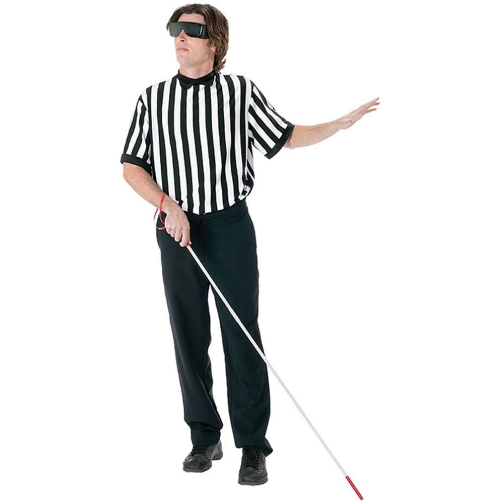 Cucurella playing basketball.

Referee: