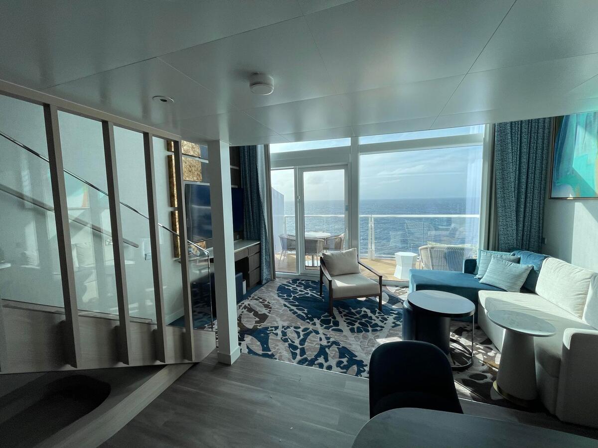 Inside Royal Caribbean's luxury Icon Loft Suite, which start at over $5k a night dlvr.it/T9CT7N