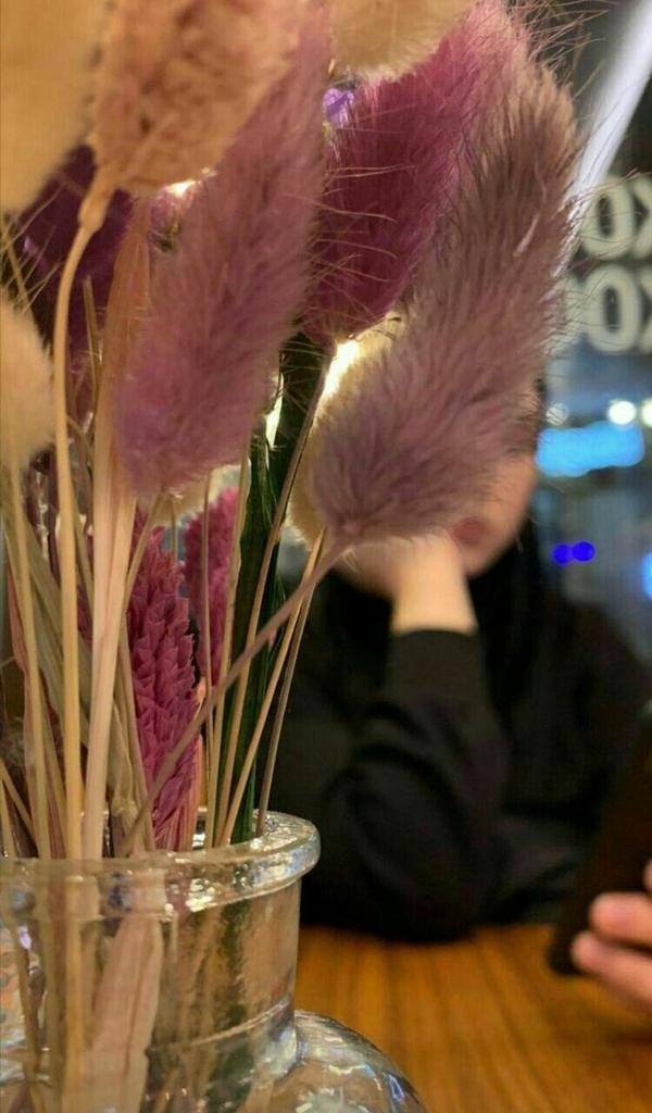 *-انا لا اطوي الصفحة انا اشتري كتاب جديد وامضي.*