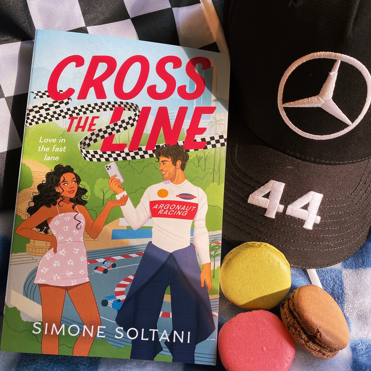 last few days to pre-order your signed and personalized copy of CROSS THE LINE from East City Bookshop! order before July 9th if you want me to scribble a little message in your book. best of all, they ship internationally 🏎❤️✨
eastcitybookshop.com/pre-orders/sim…