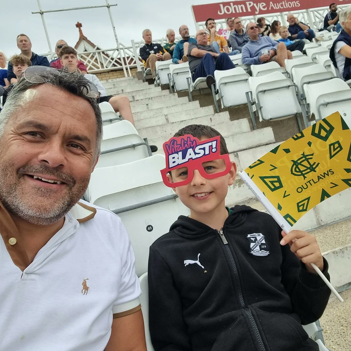 Ben_Boot72's tweet photo. Back home for the evening. #trentbridge https://t.co/6FWYYe0E0v
