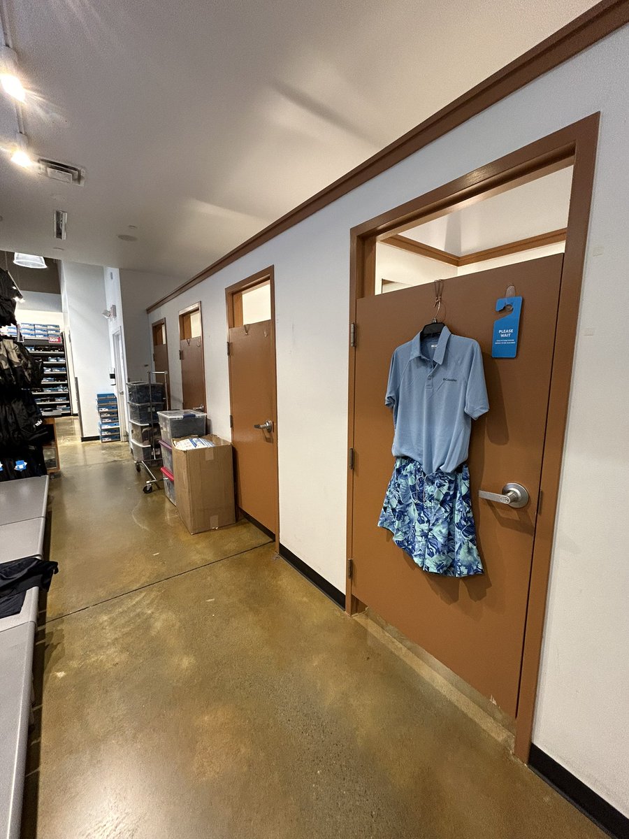 PJSweatt's tweet image. July 4 holiday sales … 1 fitting room out of 4 open at Columbia 🤔 using the rest for storage … manager doesn’t care. Line continues to grow. #customernoservice